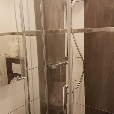 Sonniges Modernes Hoehenberg Apartman Köln