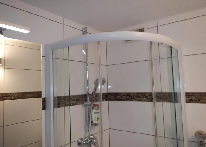 アパート Sonniges Modernes Hoehenberg ケルン